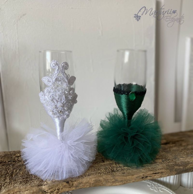 Set Pahare Miri si Nasi Verde Elegant cu Dantela 1