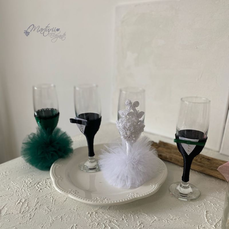 Set Pahare Miri si Nasi Verde Elegant cu Dantela 2