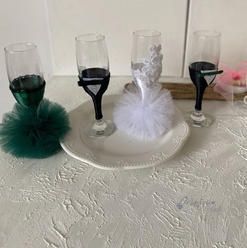 Set Pahare Miri si Nasi Verde Elegant cu Dantela 3