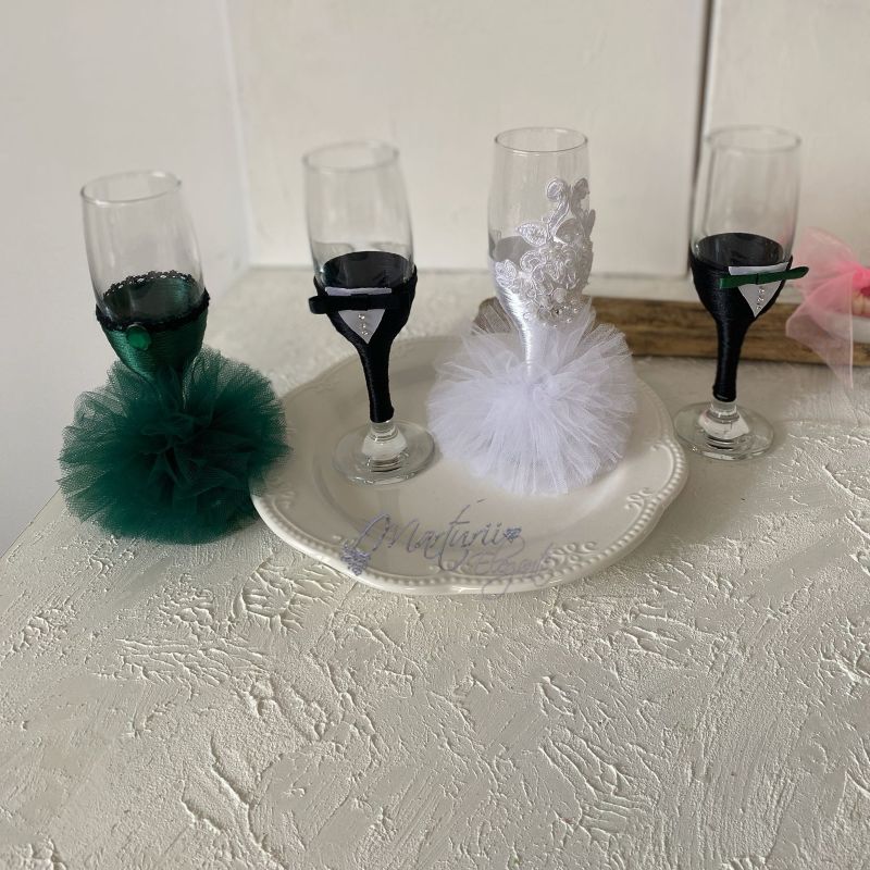Set Pahare Miri si Nasi Verde Elegant cu Dantela