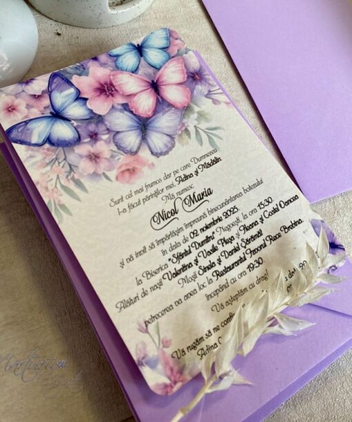 Invitatie de Botez Eleganta cu Fluturi si Flori Mov