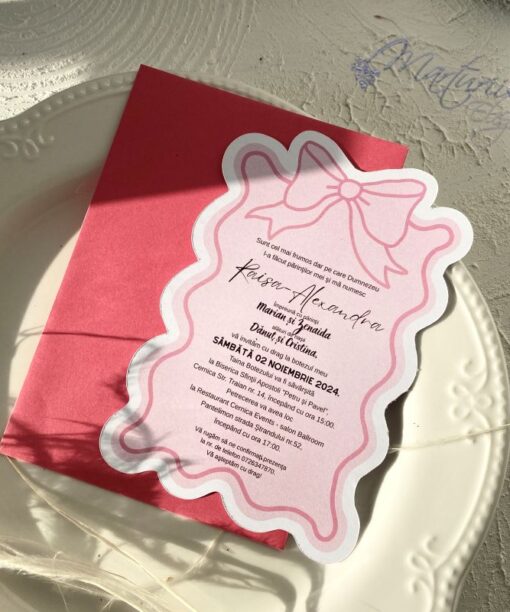 Invitatie de Botez Forma Deosebita cu Fundita Eleganta Roz